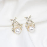 Pearl earrings with glitter
